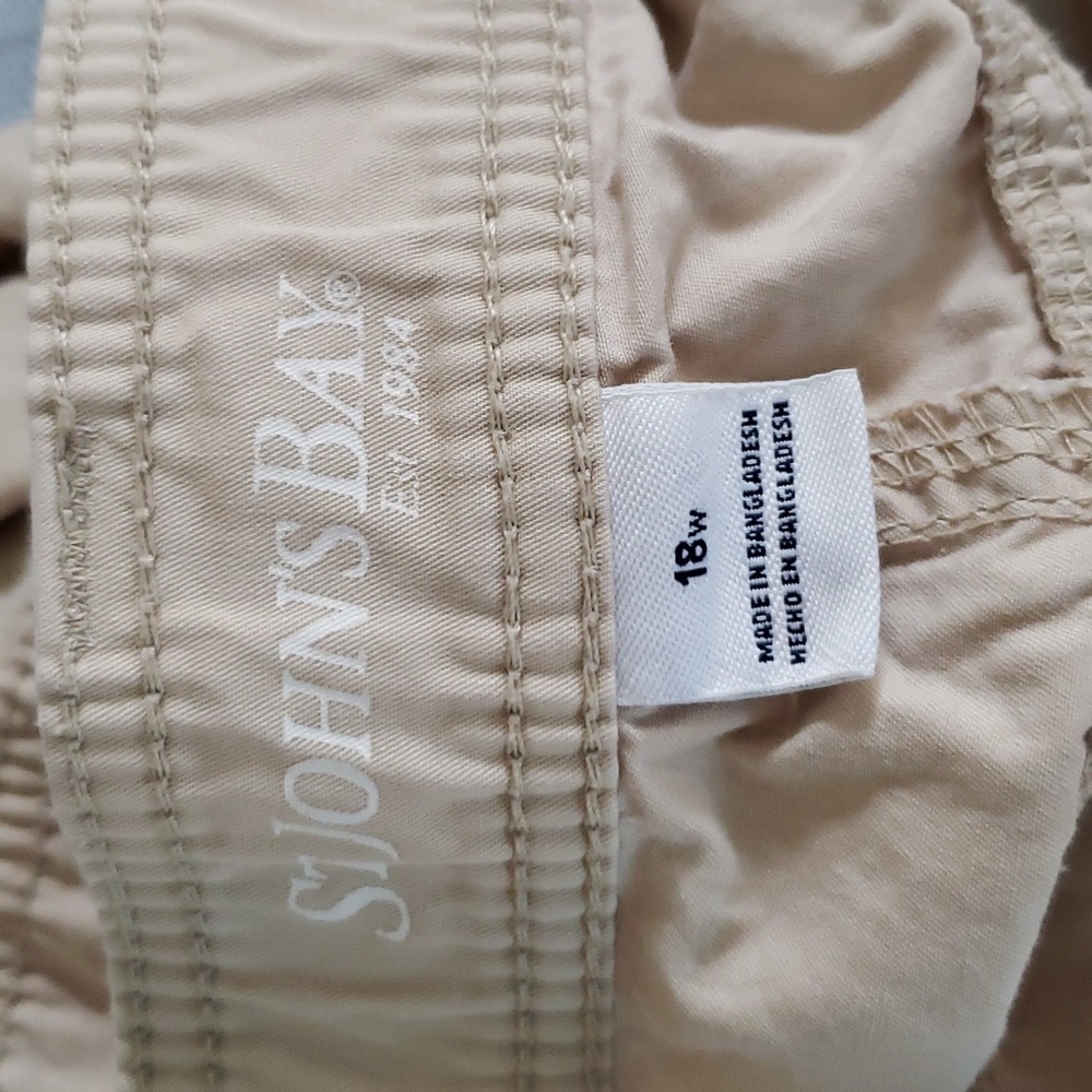 SOLD - Cotton cargo pants with 7 pockets by St John's Bay - Picture 6 of 8